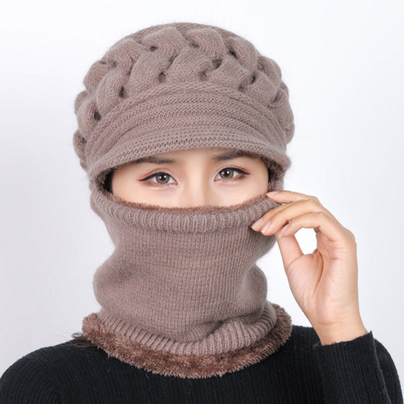 冬コーデにぴったり!マフラー一体型ニット帽